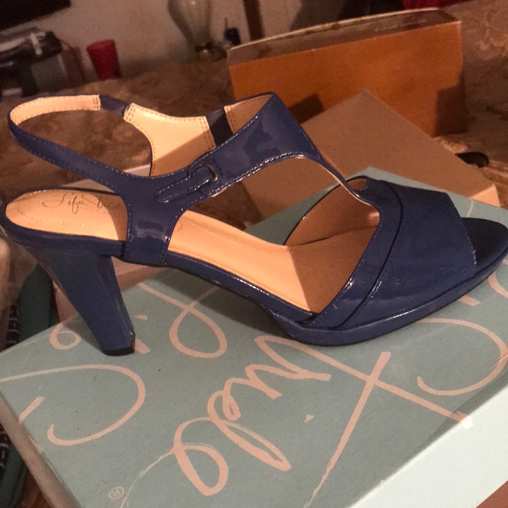Shoes - Picture 7 of 7